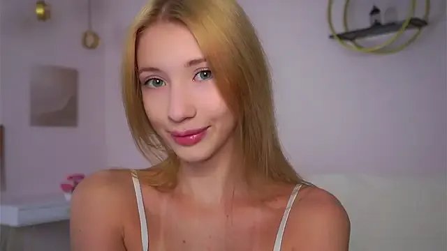 SunnivaCovil on StripChat 