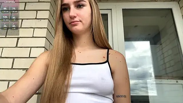 SweetJinny88 on StripChat 