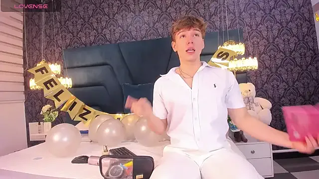 TaylerWhite on StripChat