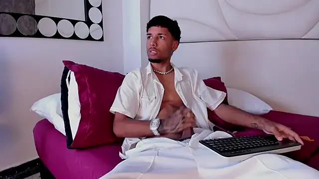 Thiagoferreti on StripChat