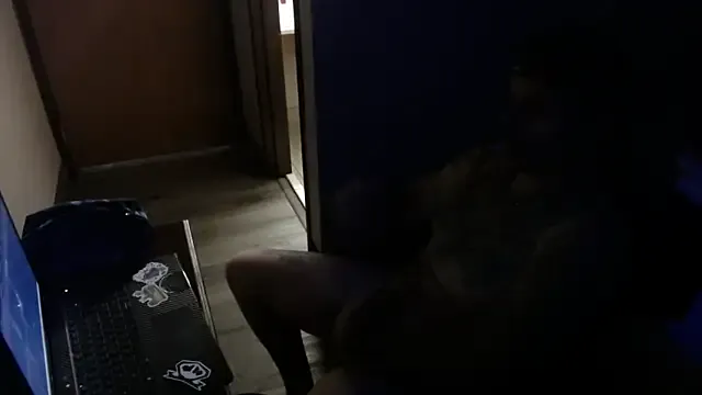 UnCuTupTheBuTT on StripChat