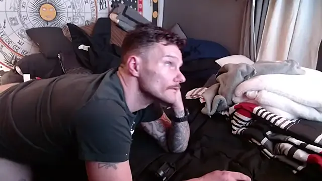 UnCuTupTheBuTT on StripChat