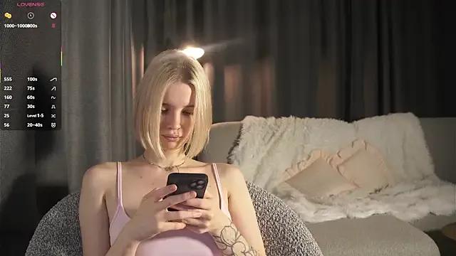 VivianKings on StripChat 