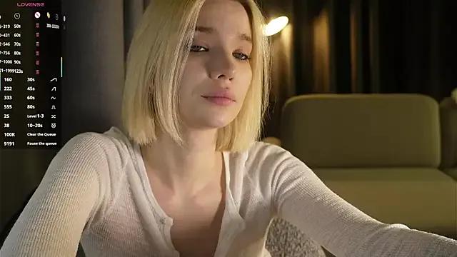 VivianKings on StripChat 