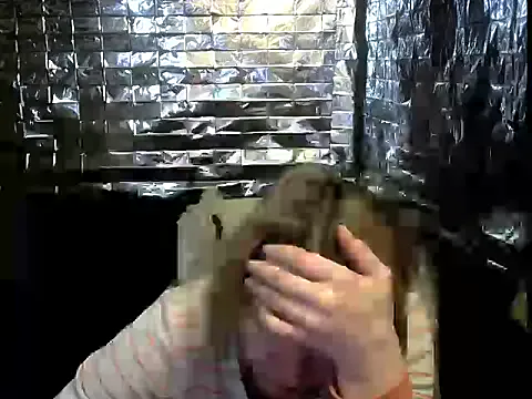 wLESLYMOSw — spray