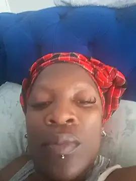 Yummychoklit on StripChat 