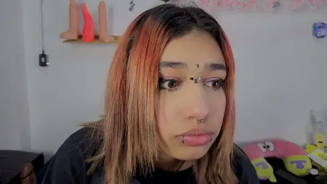 zoelight18 on StripChat