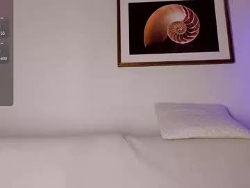 Freechat girls entertainers: Energize your senses with our matured streamers, who make messaging sweet and slutty at the same time.