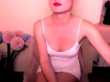 Freechat girls entertainers: Energize your senses with our matured streamers, who make messaging sweet and slutty at the same time.
