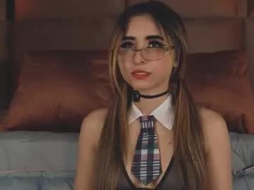 Freechat girls entertainers: Energize your senses with our matured streamers, who make messaging sweet and slutty at the same time.
