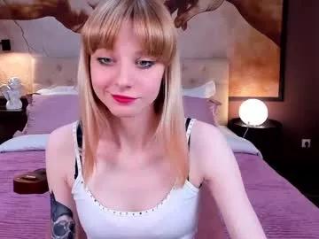 Freechat girls entertainers: Energize your senses with our matured streamers, who make messaging sweet and slutty at the same time.