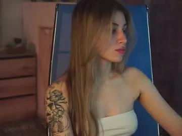 Freechat girls entertainers: Energize your senses with our matured streamers, who make messaging sweet and slutty at the same time.