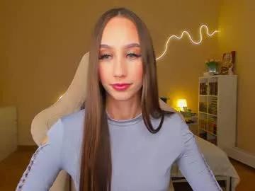 Freechat girls entertainers: Energize your senses with our matured streamers, who make messaging sweet and slutty at the same time.
