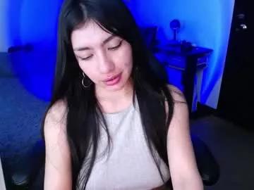 eveelyn_20 from Chaturbate