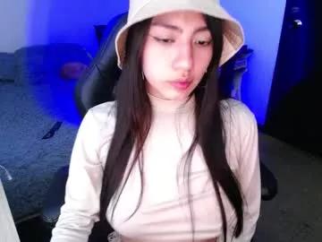 eveelyn_20 from Chaturbate