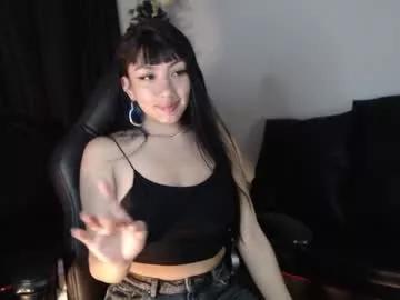 eveelyn_20 from Chaturbate