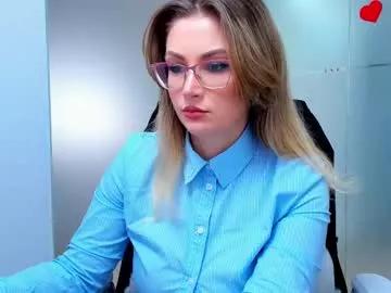 Freechat girls entertainers: Energize your senses with our matured streamers, who make messaging sweet and slutty at the same time.