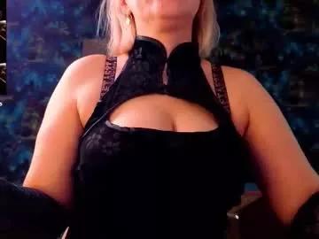 Freechat girls entertainers: Energize your senses with our matured streamers, who make messaging sweet and slutty at the same time.