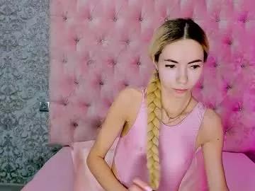 Freechat girls entertainers: Energize your senses with our matured streamers, who make messaging sweet and slutty at the same time.