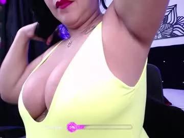 Freechat girls entertainers: Energize your senses with our matured streamers, who make messaging sweet and slutty at the same time.
