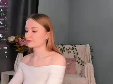 Freechat girls entertainers: Energize your senses with our matured streamers, who make messaging sweet and slutty at the same time.