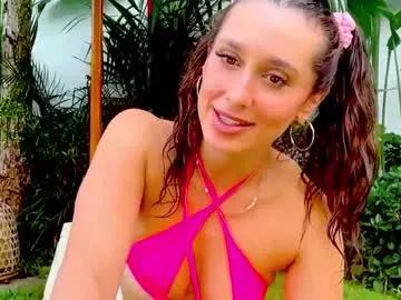 Freechat girls entertainers: Energize your senses with our matured streamers, who make messaging sweet and slutty at the same time.