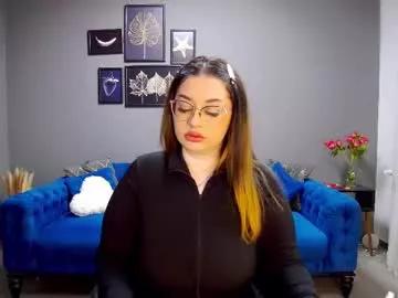 Freechat girls entertainers: Energize your senses with our matured streamers, who make messaging sweet and slutty at the same time.