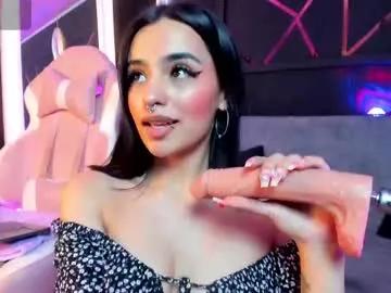 Freechat girls entertainers: Energize your senses with our matured streamers, who make messaging sweet and slutty at the same time.