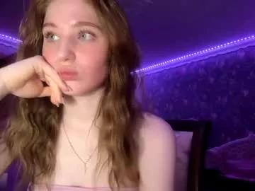 Freechat girls entertainers: Energize your senses with our matured streamers, who make messaging sweet and slutty at the same time.