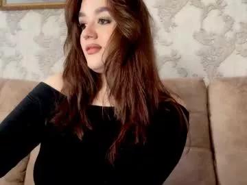Freechat girls entertainers: Energize your senses with our matured streamers, who make messaging sweet and slutty at the same time.