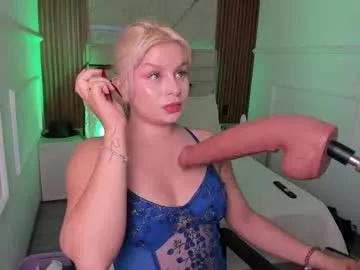 Freechat girls entertainers: Energize your senses with our matured streamers, who make messaging sweet and slutty at the same time.