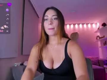 Freechat girls entertainers: Energize your senses with our matured streamers, who make messaging sweet and slutty at the same time.