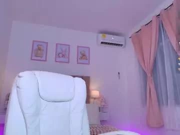 Freechat girls entertainers: Energize your senses with our matured streamers, who make messaging sweet and slutty at the same time.