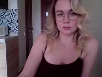 Freechat girls entertainers: Energize your senses with our matured streamers, who make messaging sweet and slutty at the same time.