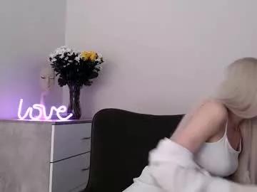 Freechat girls entertainers: Energize your senses with our matured streamers, who make messaging sweet and slutty at the same time.