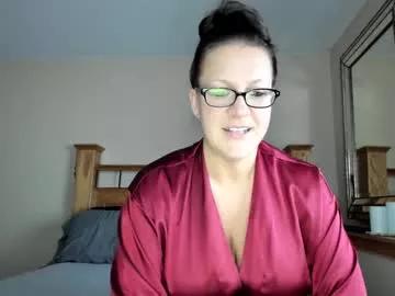 Freechat girls entertainers: Energize your senses with our matured streamers, who make messaging sweet and slutty at the same time.