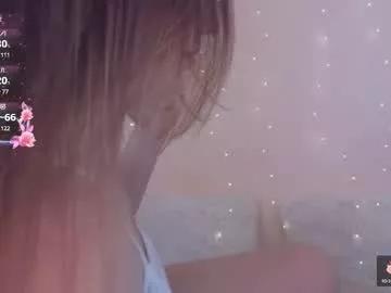 Freechat girls entertainers: Energize your senses with our matured streamers, who make messaging sweet and slutty at the same time.