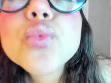 Freechat girls entertainers: Energize your senses with our matured streamers, who make messaging sweet and slutty at the same time.