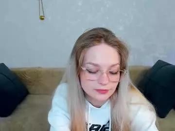 Freechat girls entertainers: Energize your senses with our matured streamers, who make messaging sweet and slutty at the same time.