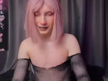 Freechat girls entertainers: Energize your senses with our matured streamers, who make messaging sweet and slutty at the same time.