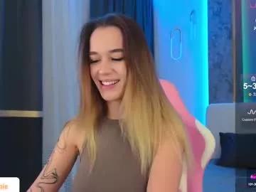 Freechat girls entertainers: Energize your senses with our matured streamers, who make messaging sweet and slutty at the same time.