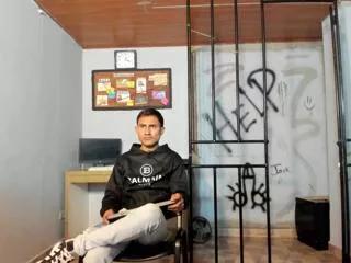 Adam_puerta webcams show profile image 