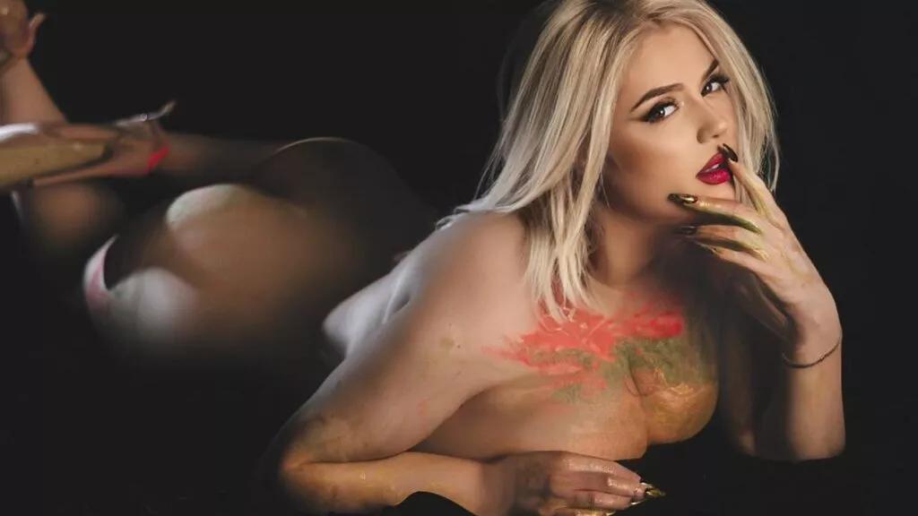 Freechat girls entertainers: Energize your senses with our matured streamers, who make messaging sweet and slutty at the same time.