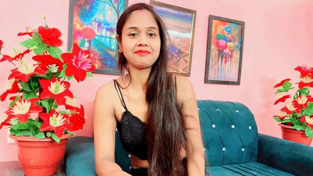 Freechat girls entertainers: Energize your senses with our matured streamers, who make messaging sweet and slutty at the same time.