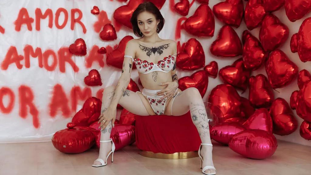 Freechat girls entertainers: Energize your senses with our matured streamers, who make messaging sweet and slutty at the same time.