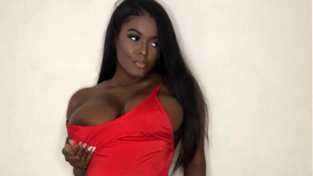 Freechat girls entertainers: Energize your senses with our matured streamers, who make messaging sweet and slutty at the same time.