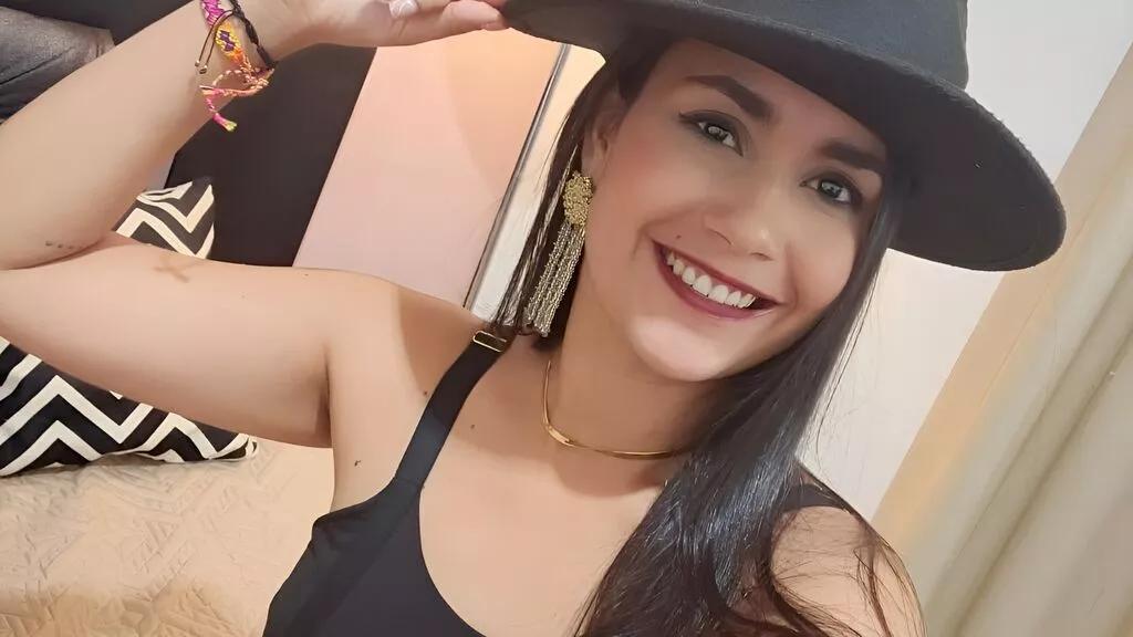 Freechat girls entertainers: Energize your senses with our matured streamers, who make messaging sweet and slutty at the same time.