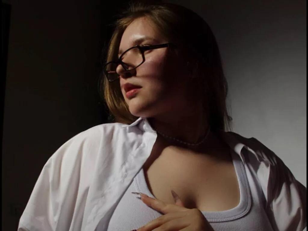 Photos of WhiteeChloee from LiveJasmin is Freechat