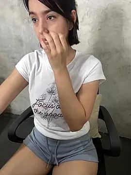 1evelinewood from StripChat