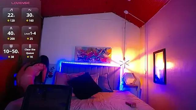 Freechat girls entertainers: Energize your senses with our matured streamers, who make messaging sweet and slutty at the same time.